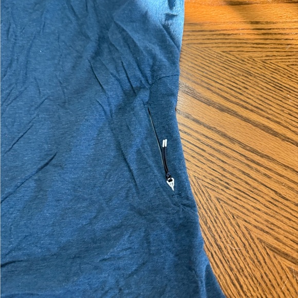 On Cloud Men's Casual Blue Tee - Picture 7 of 7